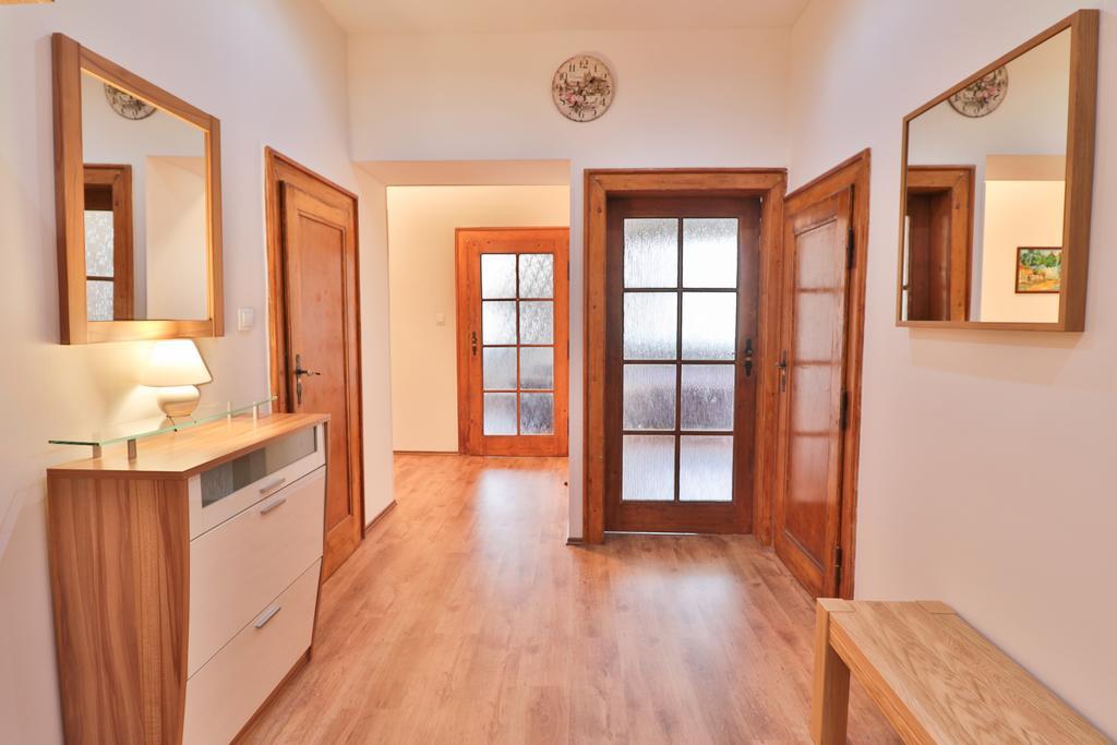 Spacious Prague View Apartment Extérieur photo
